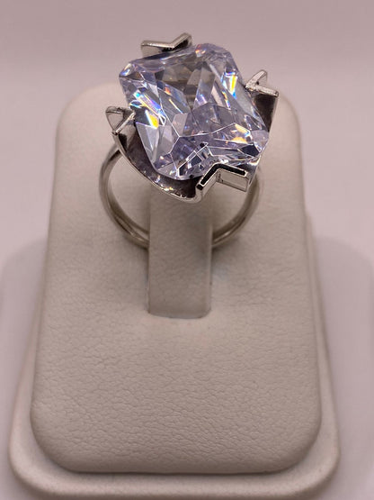Anillo con Zirconia Facetada en Plata Ley .925, vista superior