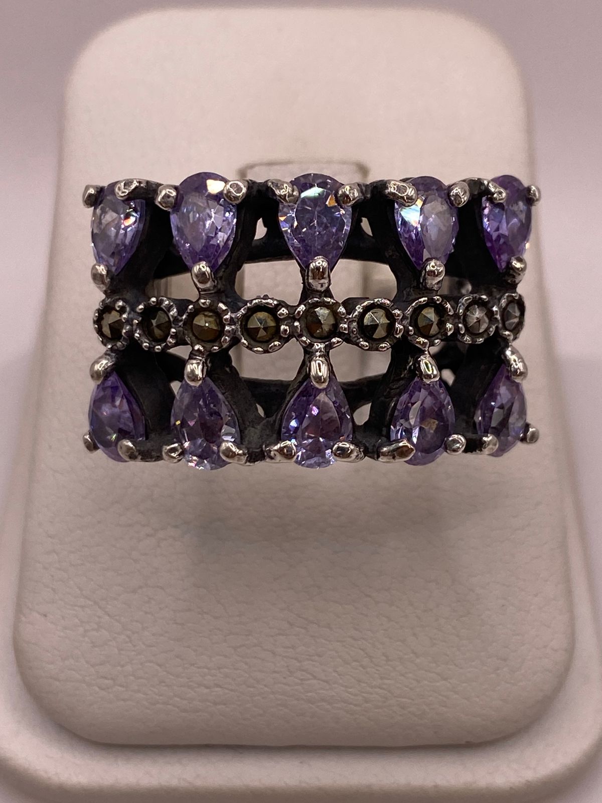 Anillo con Zirconia y Marquesitas en Plata Ley 925, vista de detalle