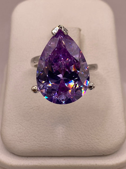 Anillo de Zirconia Púrpura Gigante Plata Ley 925 — ángulo diagonal