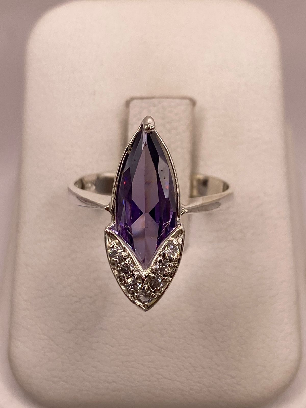 Anillo de Zirconia Púrpura Marquesa Plata Ley 925, vista frontal