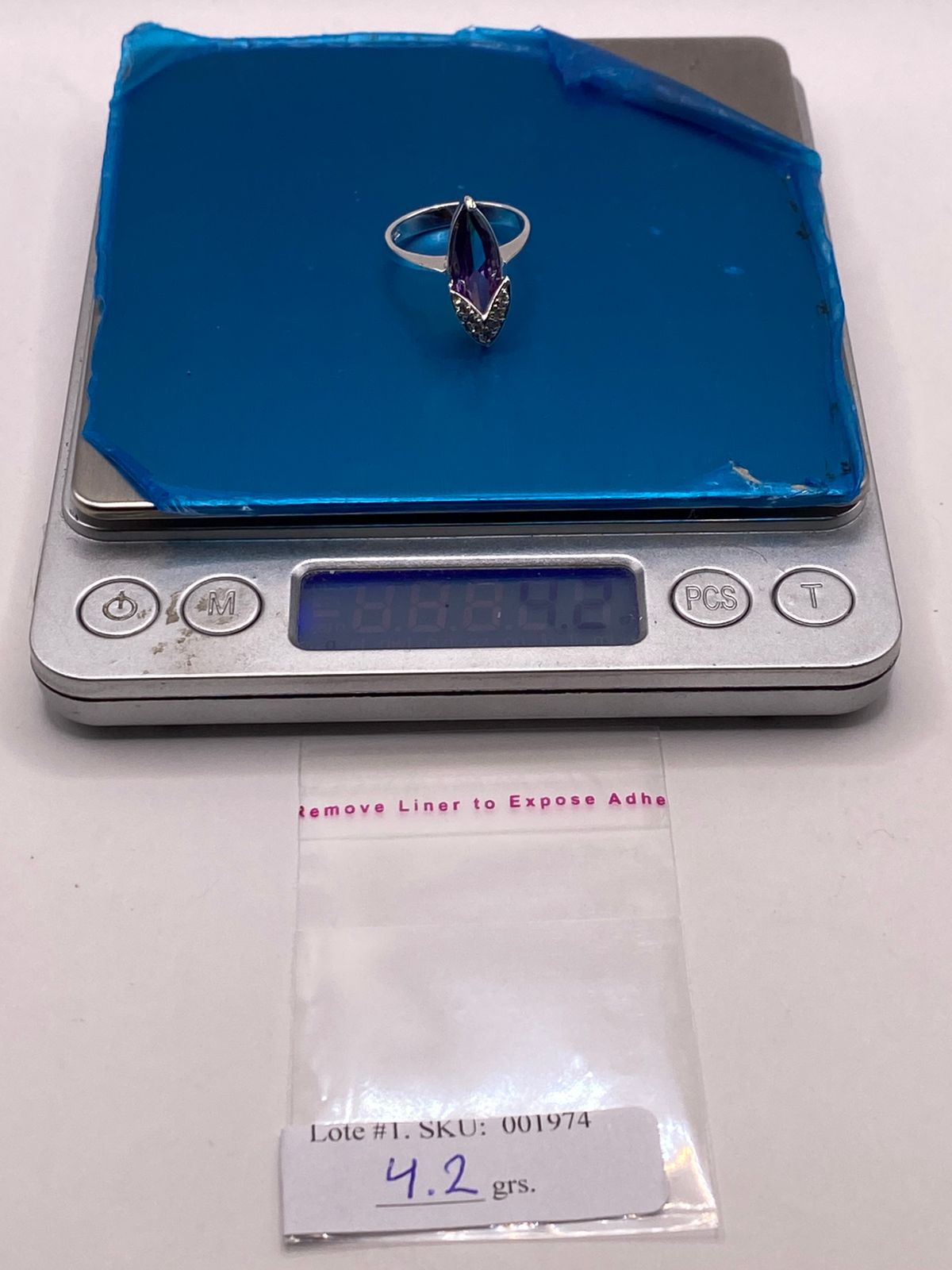 Anillo de Zirconia Púrpura Marquesa Plata Ley 925, peso en gramos (báscula)