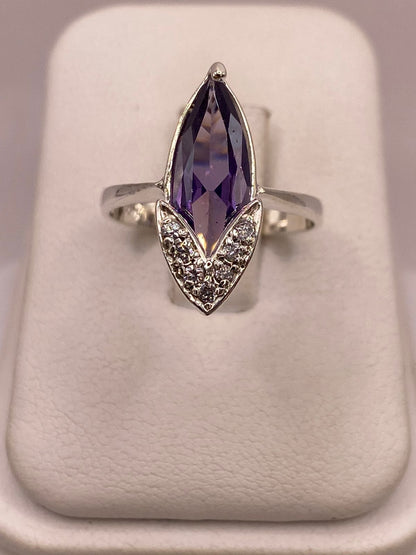 Anillo de Zirconia Púrpura Marquesa Plata Ley 925, vista de detalle
