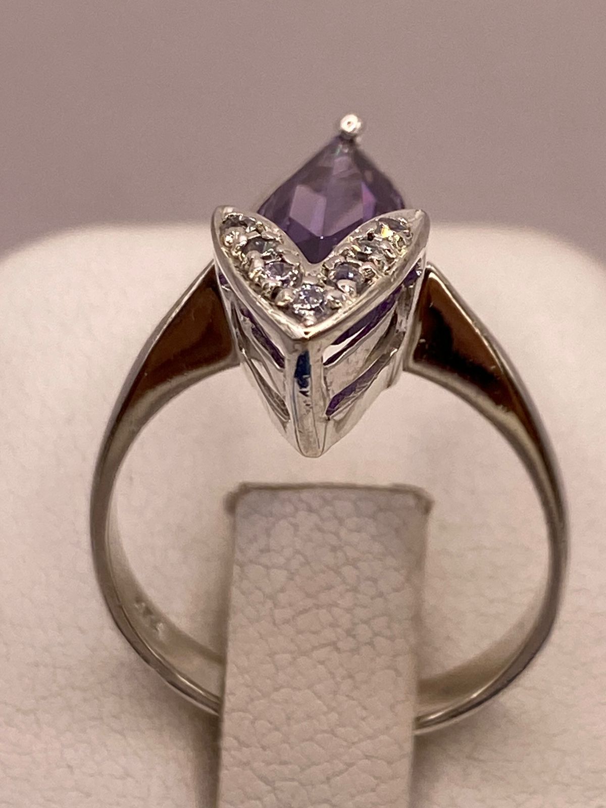 Anillo de Zirconia Púrpura Marquesa Plata Ley 925, vista superior