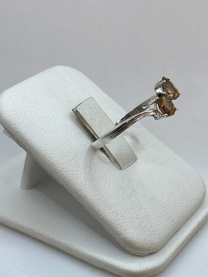 Anillo con Zirconias Color Ámbar en Plata 925, vista de detalle