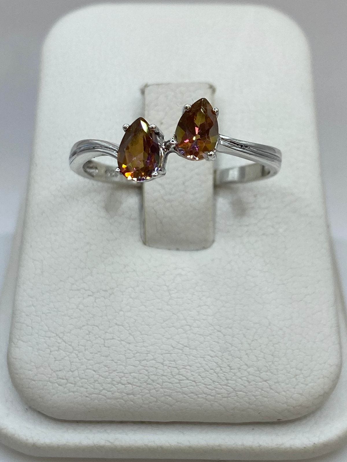 Anillo con Zirconias Color Ámbar en Plata 925, vista lateral