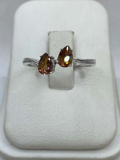 Anillo con Zirconias Color Ámbar en Plata 925 — detalle de acabado