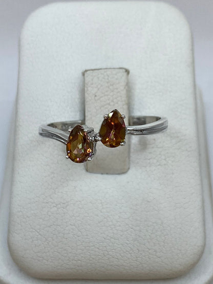 Anillo con Zirconias Color Ámbar en Plata 925, vista frontal