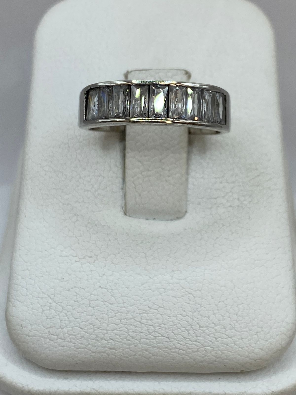 Anillo con Zirconias en Plata 925, vista frontal