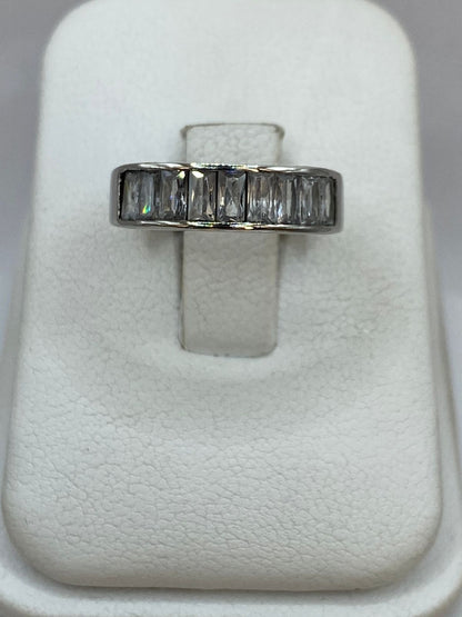 Anillo con Zirconias en Plata 925, vista de detalle