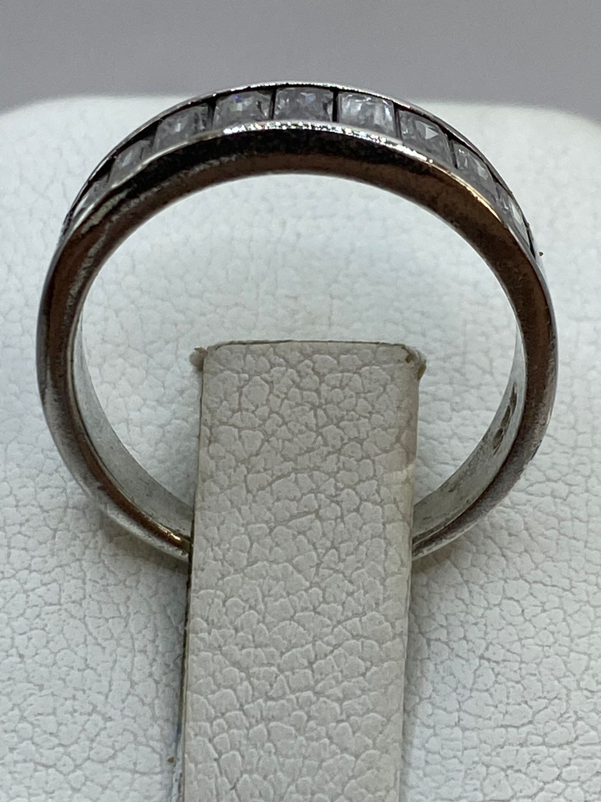 Anillo con Zirconias en Plata 925