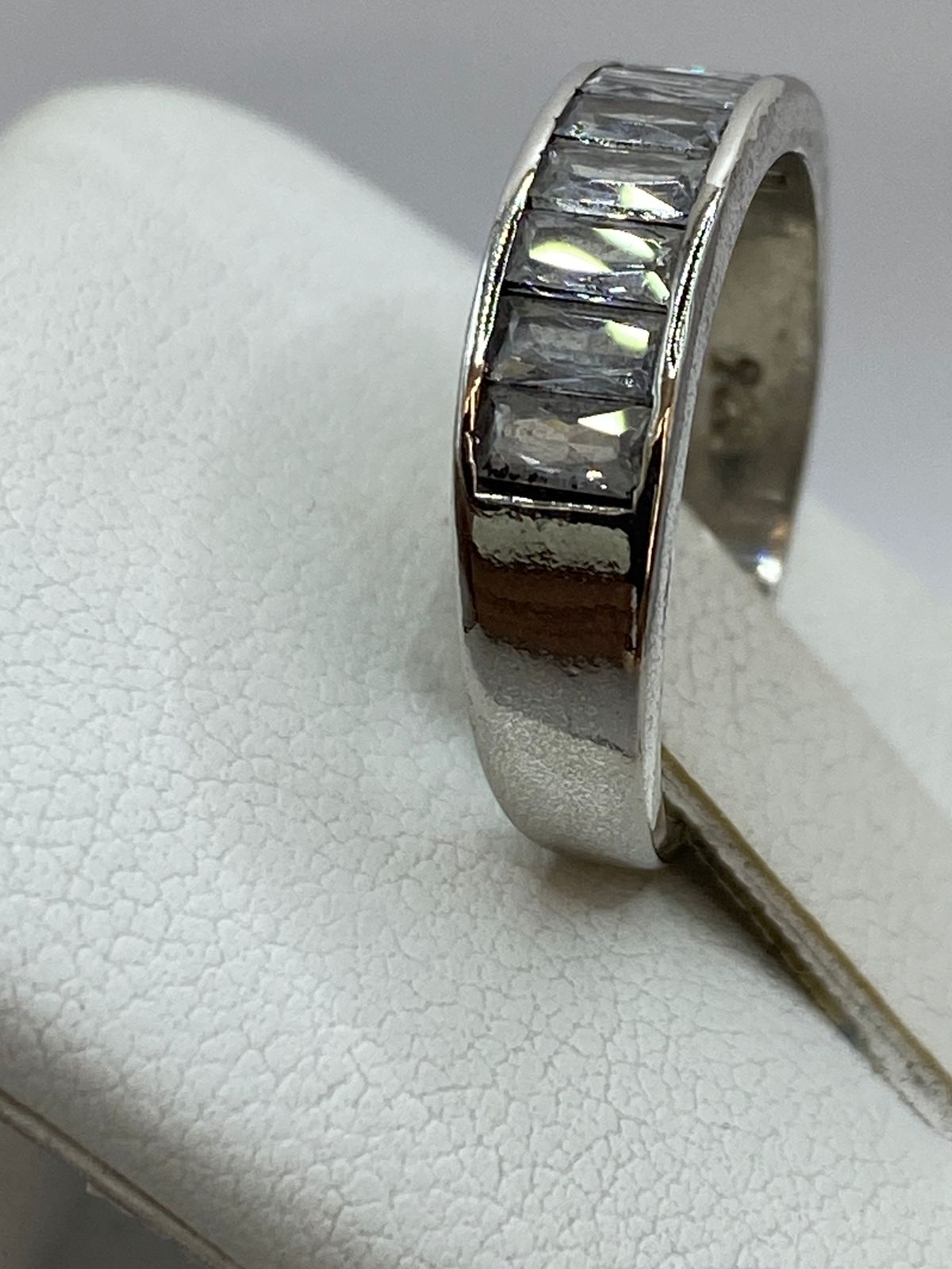 Anillo con Zirconias en Plata 925, vista posterior