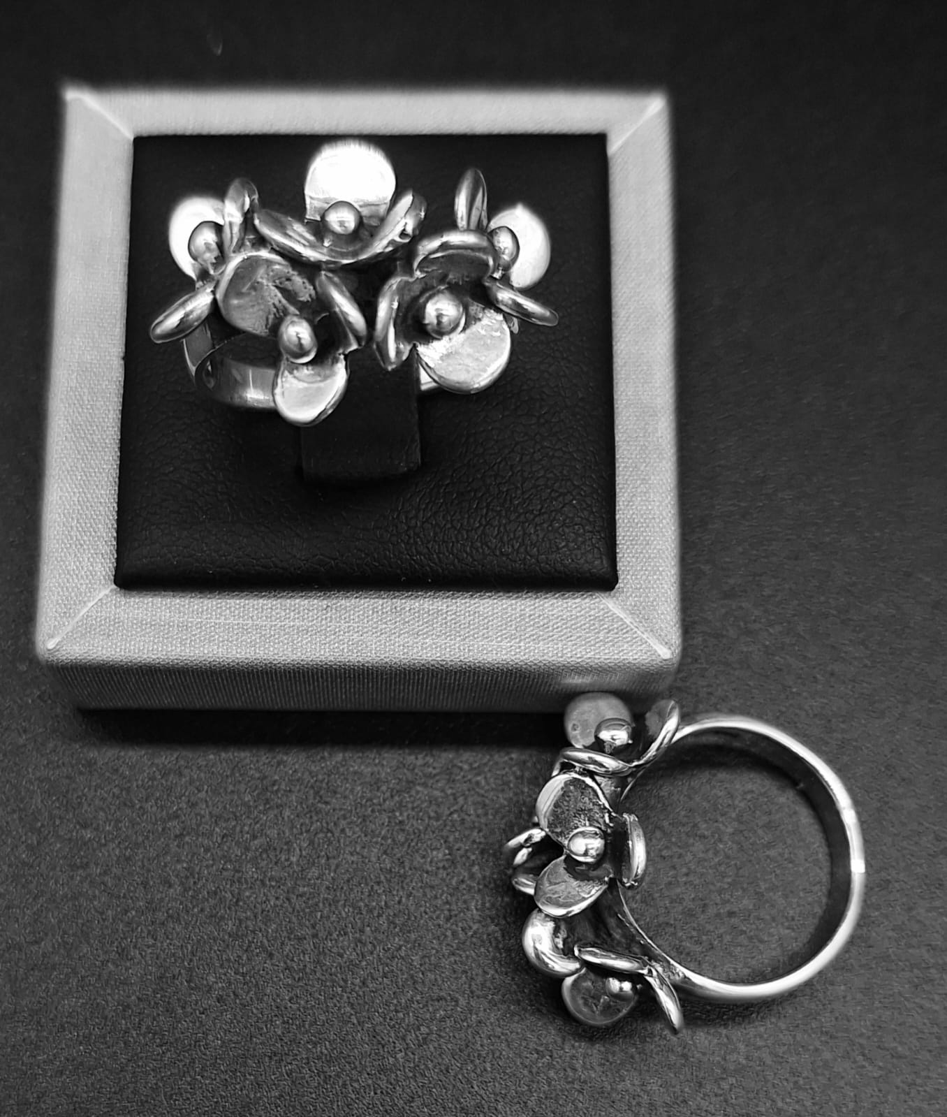 Anillo Flores en Plata Ley 925, vista frontal