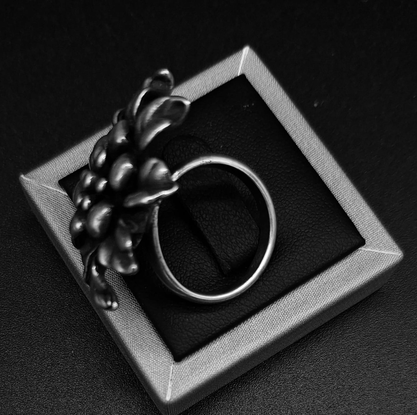 Anillo Flor en Plata Ley 925, sello de autenticidad Plata Ley .925