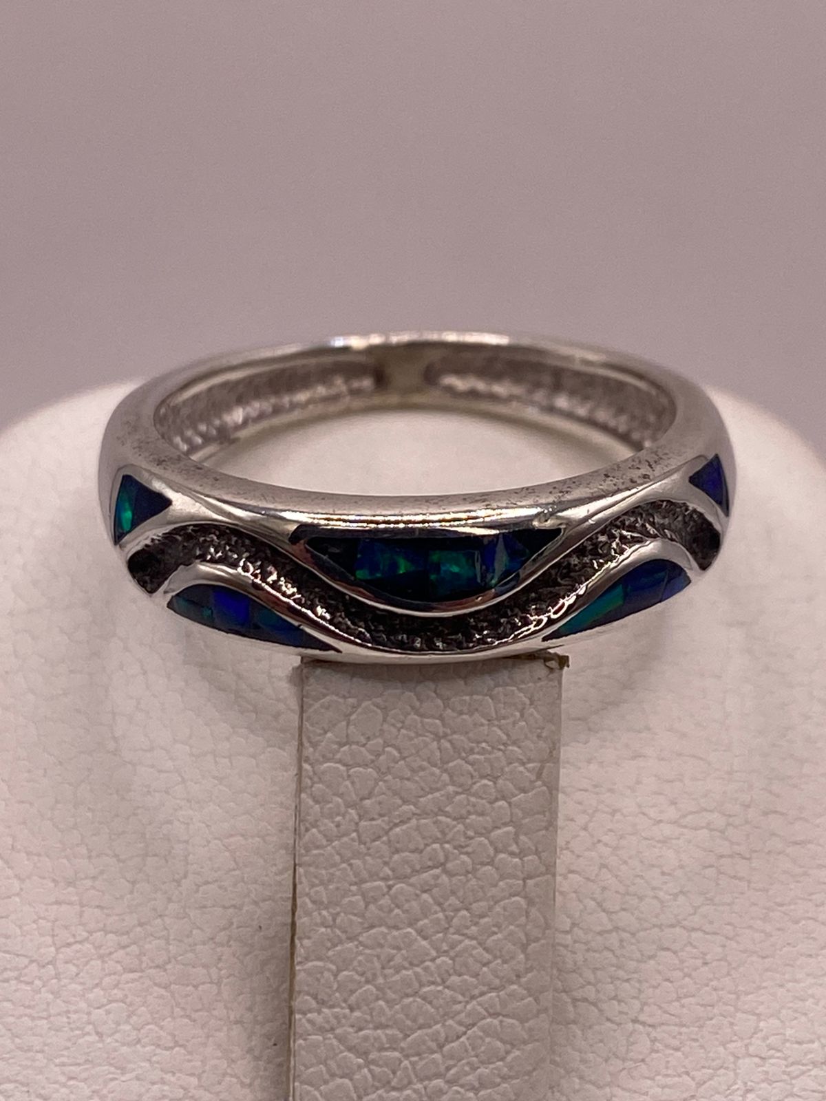 Argolla Ópalo de Fuego Azul Océano Ondas Plata 950, vista de detalle