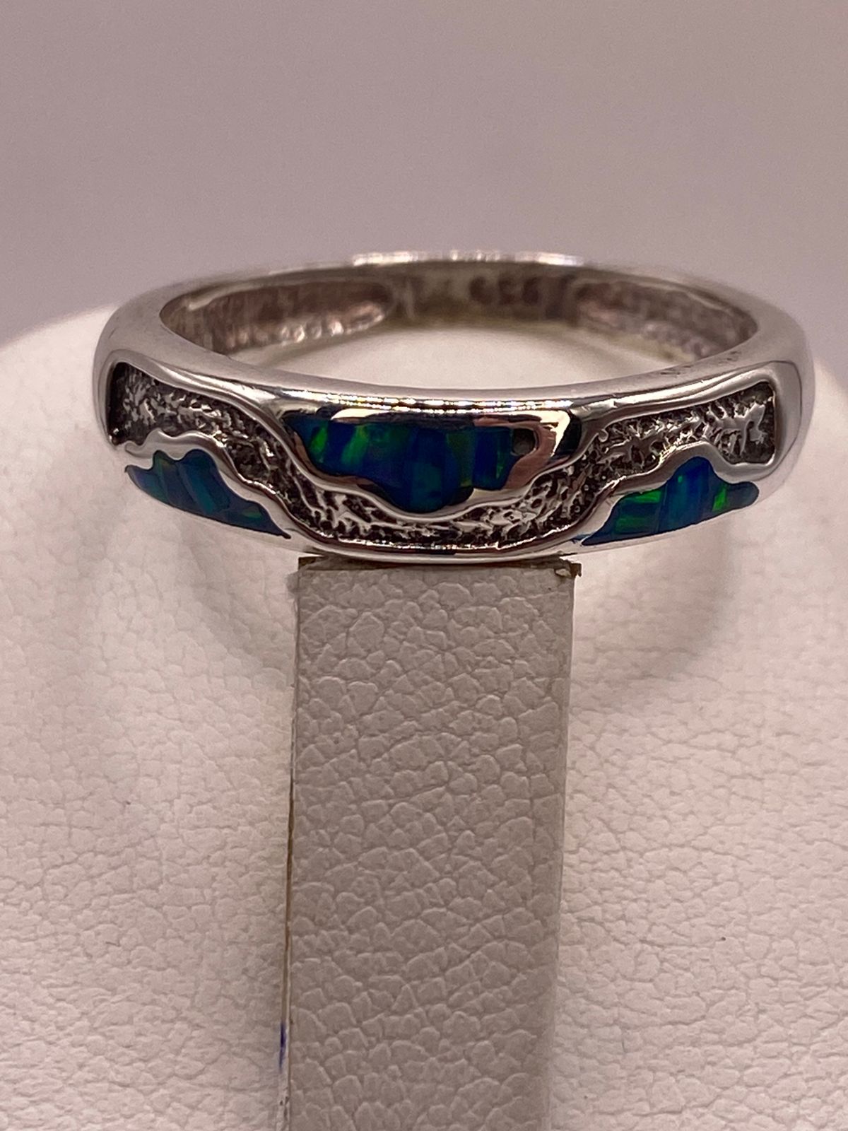 Argolla Ópalo de Fuego Azul-verde Ondas Artesanales Plata 950, sello de autenticidad Plata Ley .925