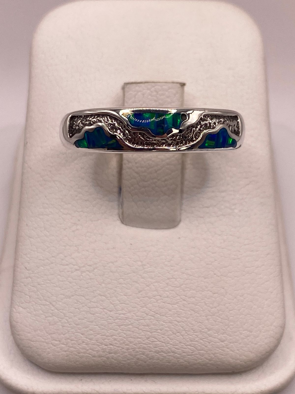 Argolla Ópalo de Fuego Azul-verde Ondas Artesanales Plata 950, vista frontal