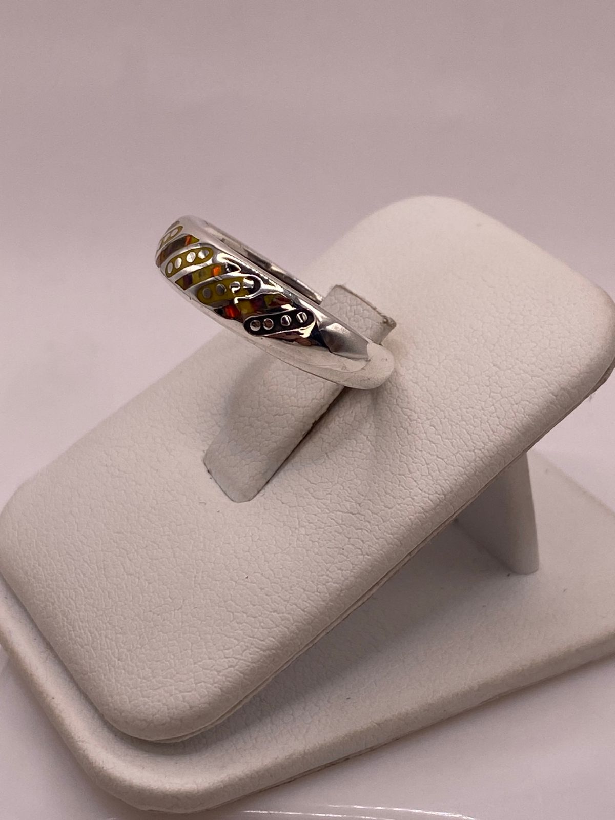Argolla Ópalo de Fuego Multicolor Diagonal Plata 950, vista de detalle