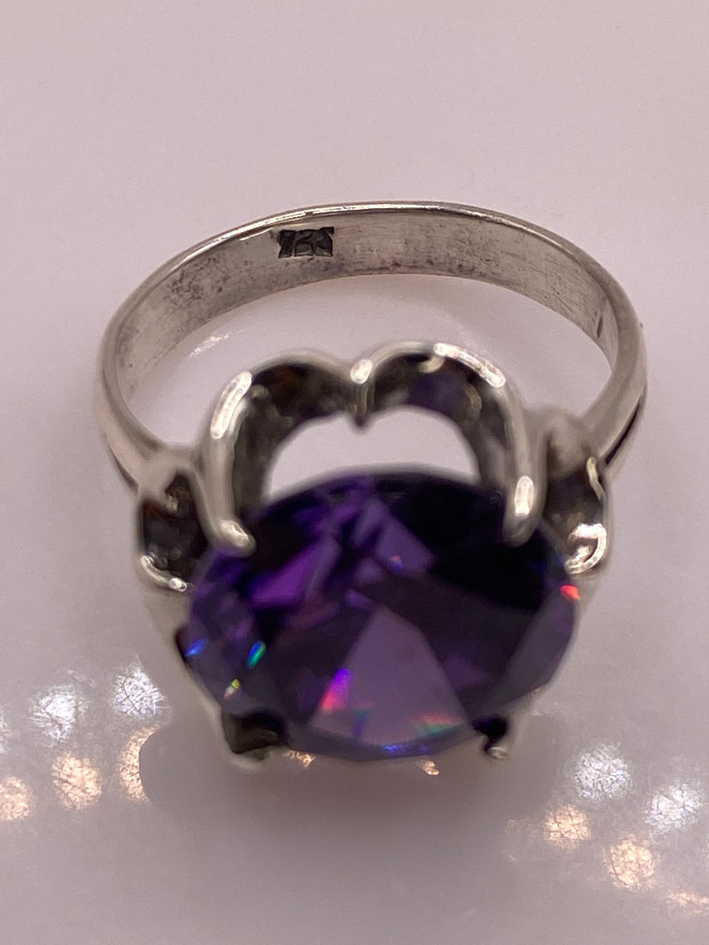 Anillo de Plata .925 Solitario con Circonia Violeta — Coctel