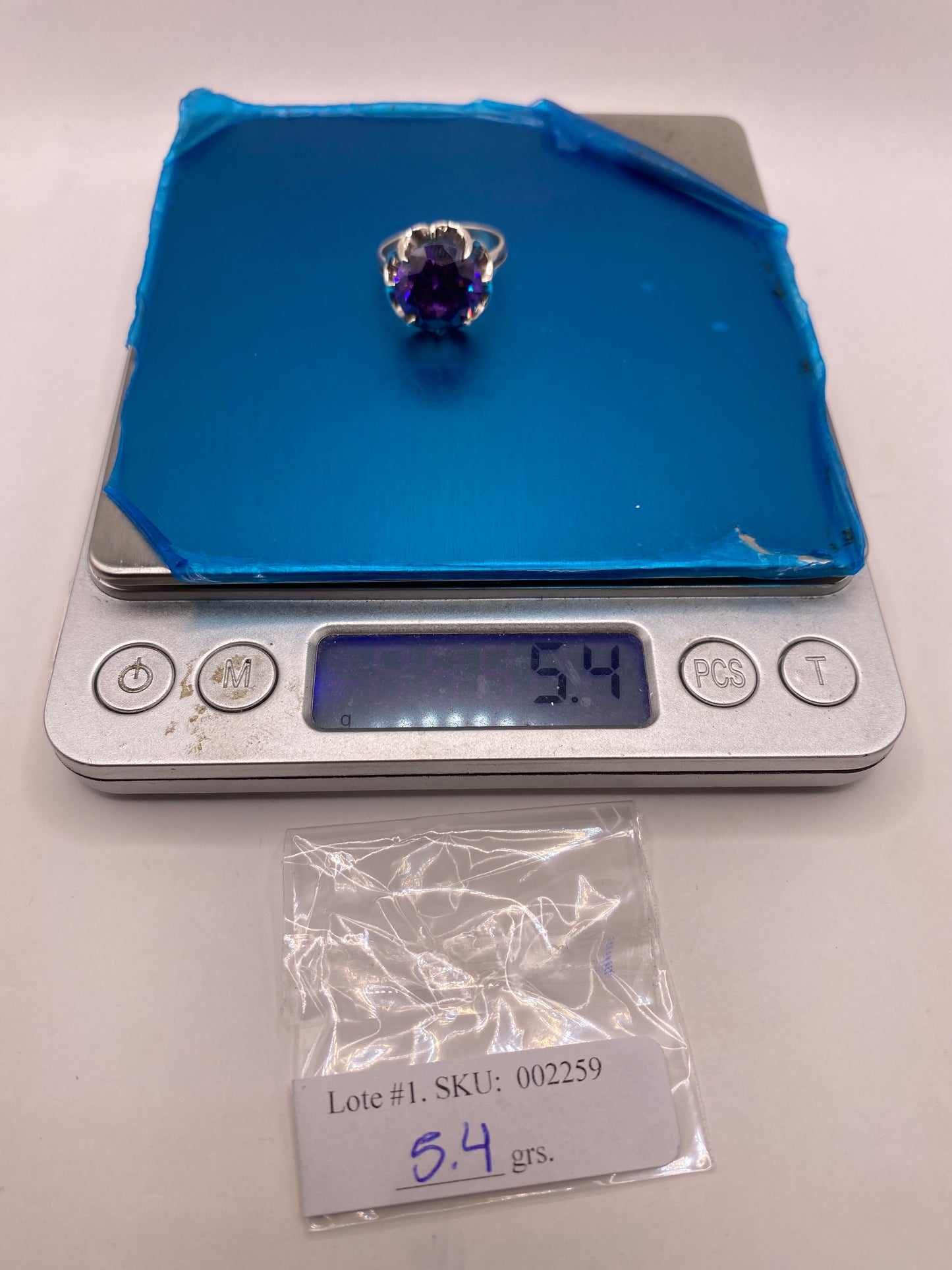 Anillo de Plata .925 Solitario con Circonia Violeta — Coctel