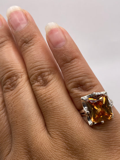 Anillo en balanza de precisión pesando 4.9 gramos, certificado SKU 002262
