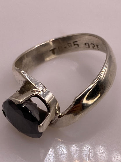 Anillo de Plata Solitario Circonia Negra — Elegancia Minimalista