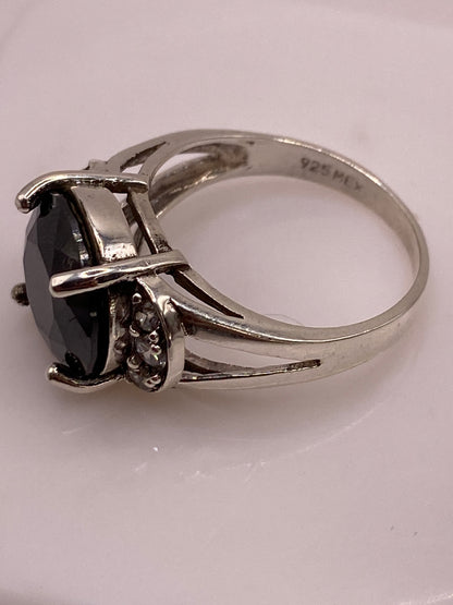 Anillo Solitario de Plata .925 con Circonia Ovalada