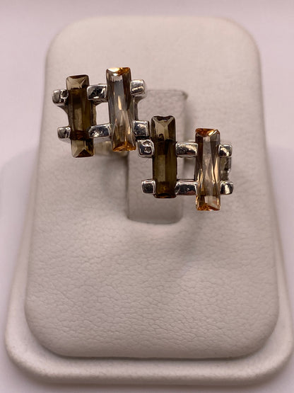 Anillo de plata .925 con circonias ámbar en racimo geométrico, diseño arquitectónico vintage