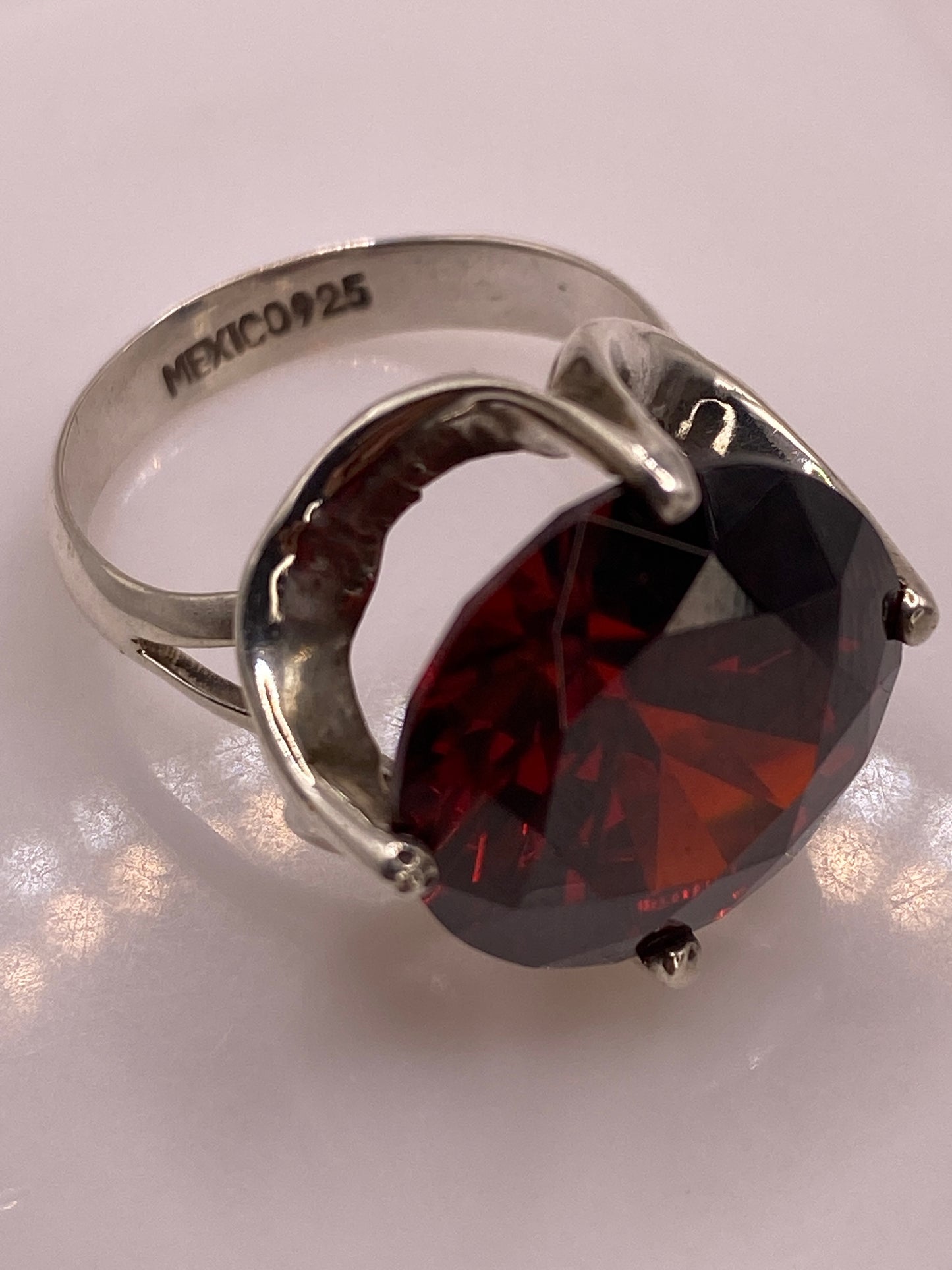 Anillo de Plata Solitario con Circonia Roja — Coctel Elegante — foto 5