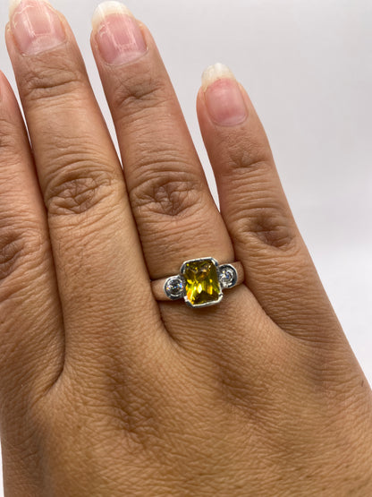 Anillo de Plata Solitario con Circonia Amarilla — Elegancia Clásica — foto 5