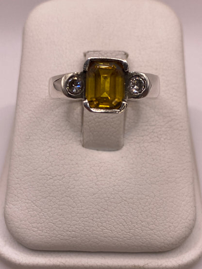 Anillo vintage de plata .925 con circonia amarilla central y dos brillos blancos laterales