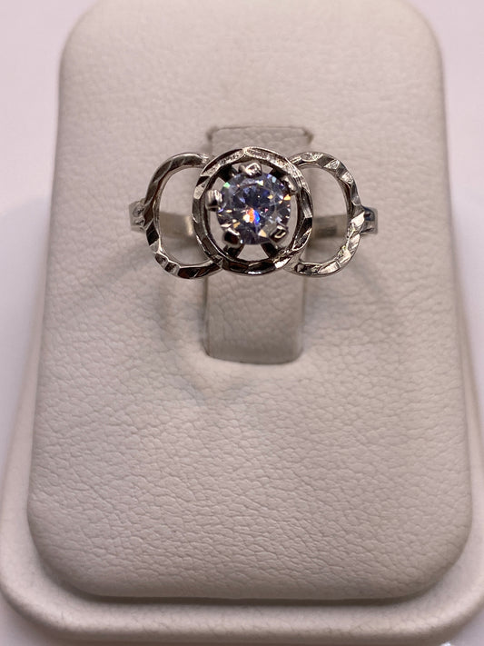 Anillo solitario de plata .925 con circonia blanca brillante en estuche de presentación