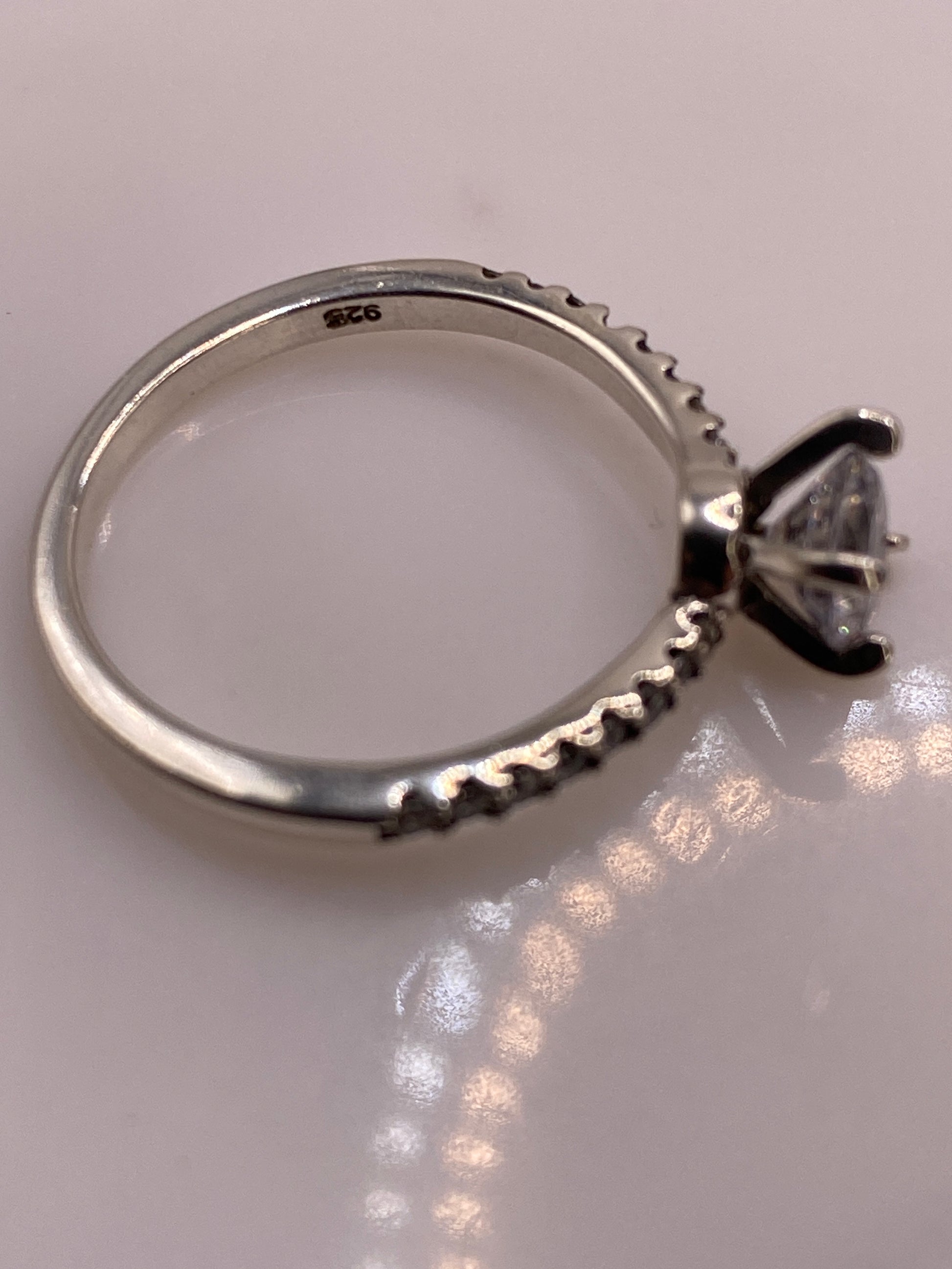 Anillo de Plata Solitario con Circonia Blanca — Diseño Clásico — foto 5