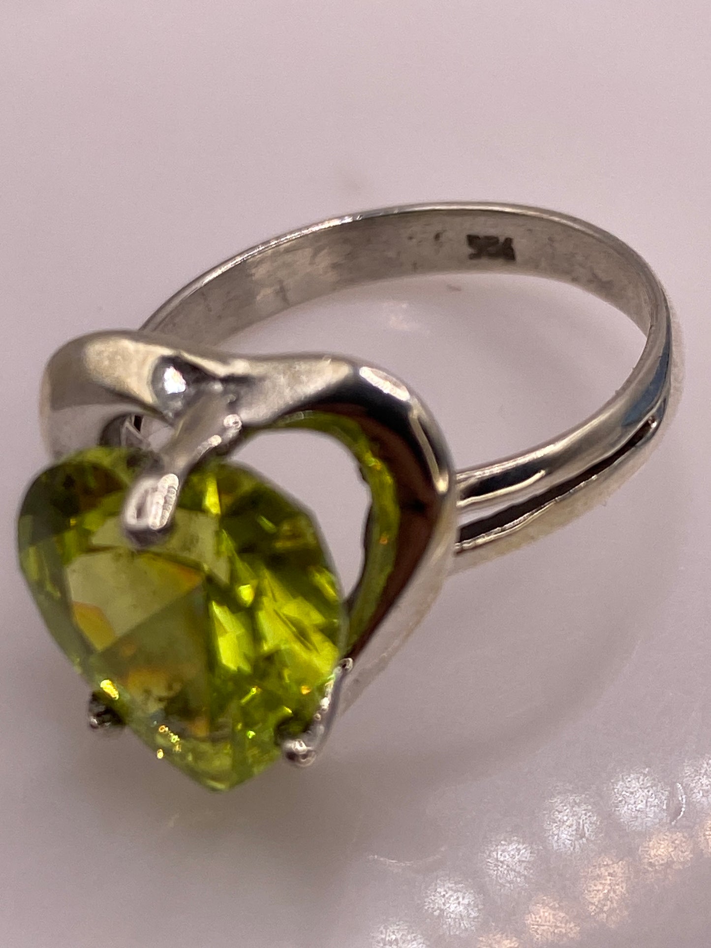 Anillo de Plata Solitario Circonia Verde Limón — Corazón — foto 5