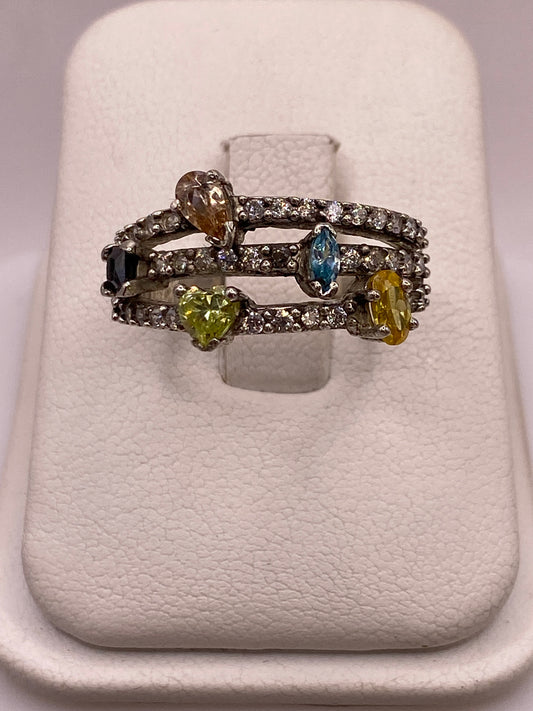 Anillo de plata vintage con circonias multicolor en bandas apiladas, vista frontal