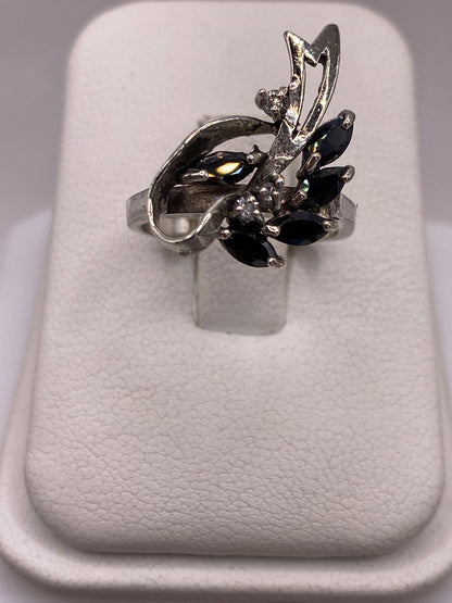 Anillo de plata .925 con circonia gris humo en engaste rectangular, vista frontal directa