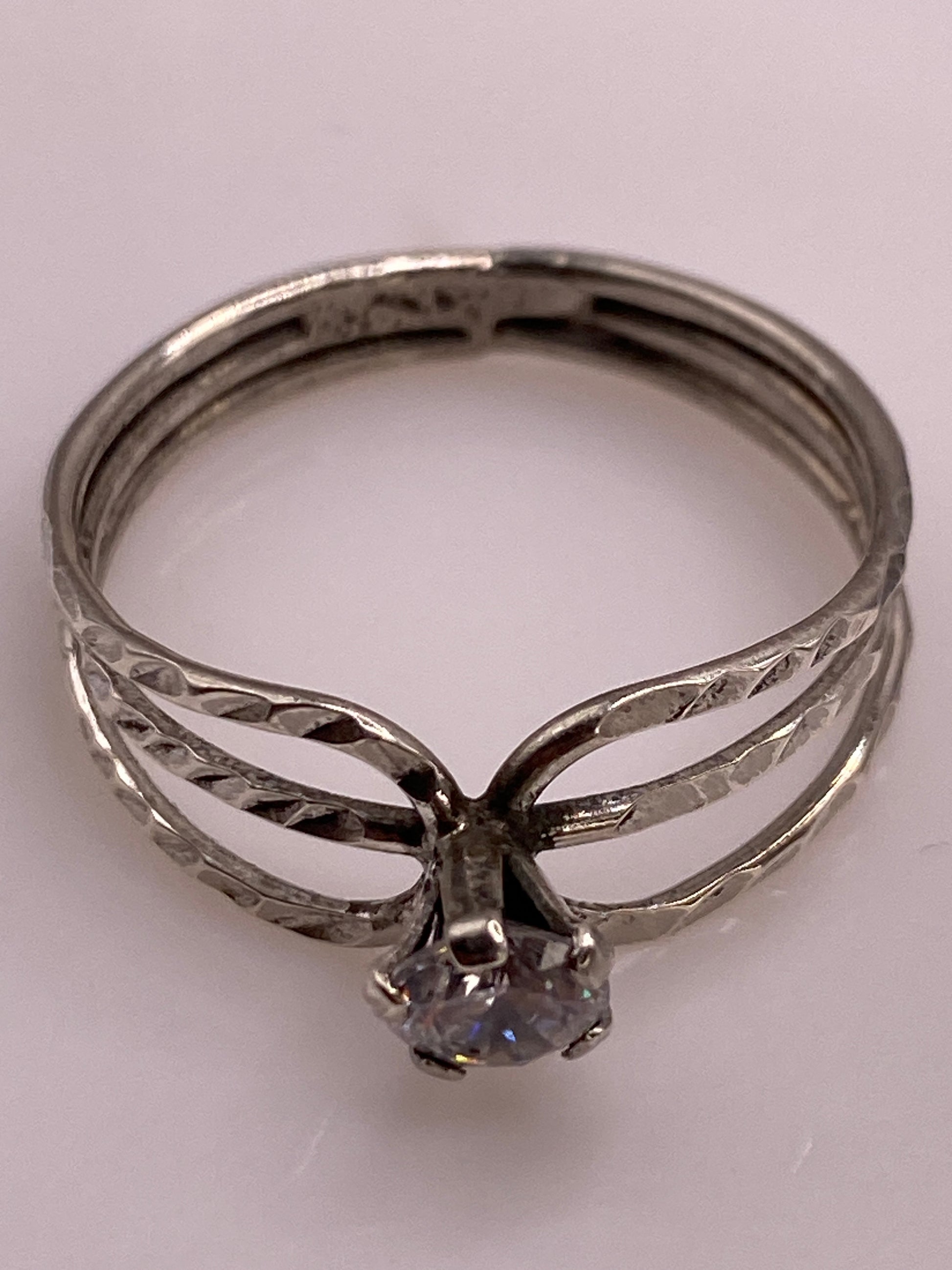 Anillo de Plata Solitario con Circonia Blanca — Elegancia Atemporal — foto 5