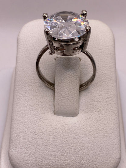 Detalle del anillo ajustable mostrando el pulido espejo y el sello 925 MEXICO