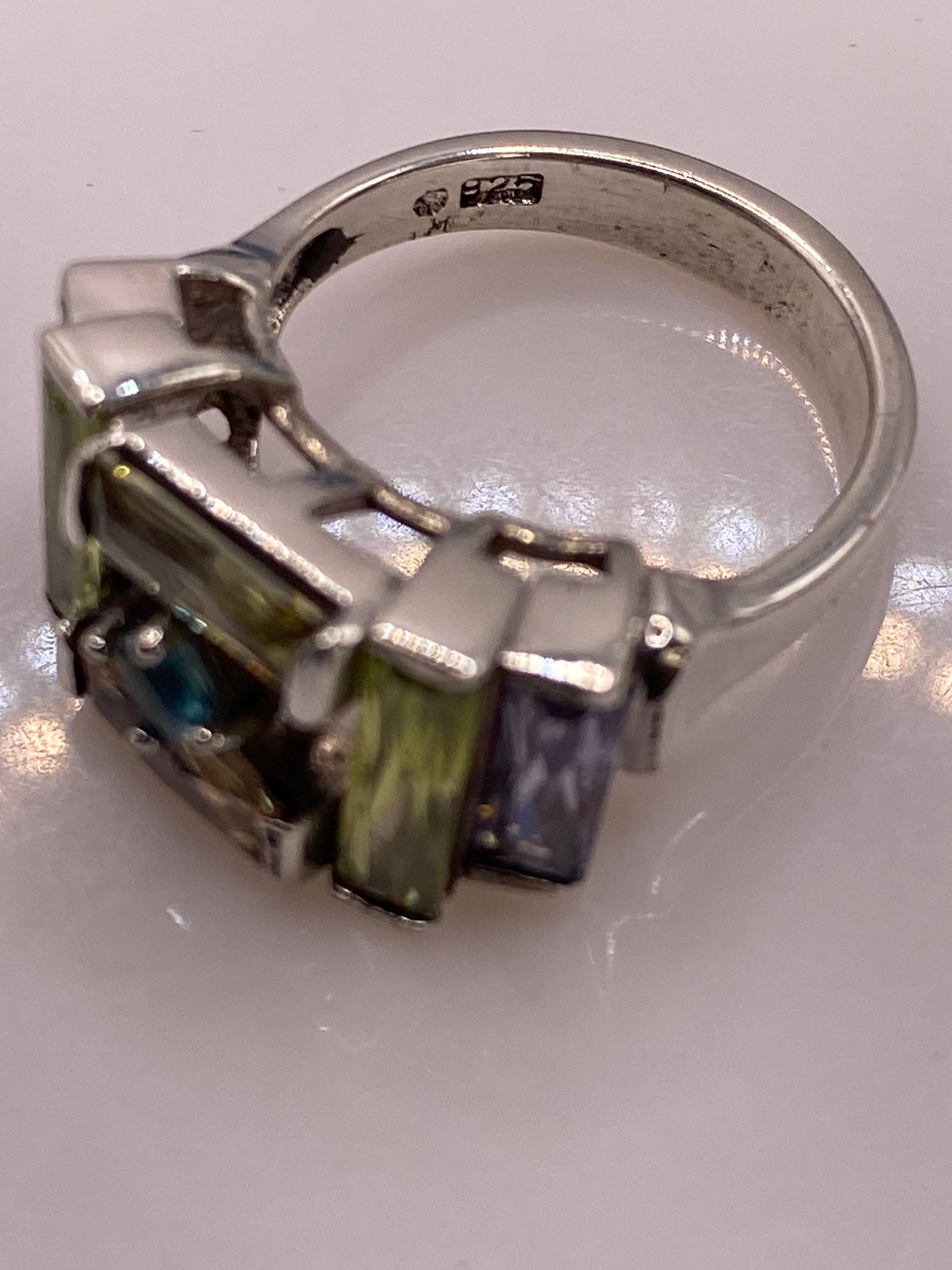 Anillo de Plata Solitario Multicolor con Circonias — Diseño Geométrico — foto 5