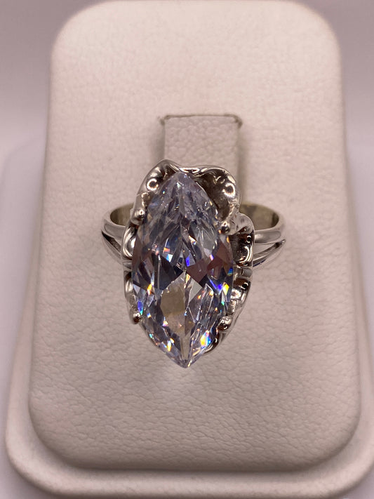Anillo solitario marquesa de plata .925 con circonia blanca brillante en caja de presentación