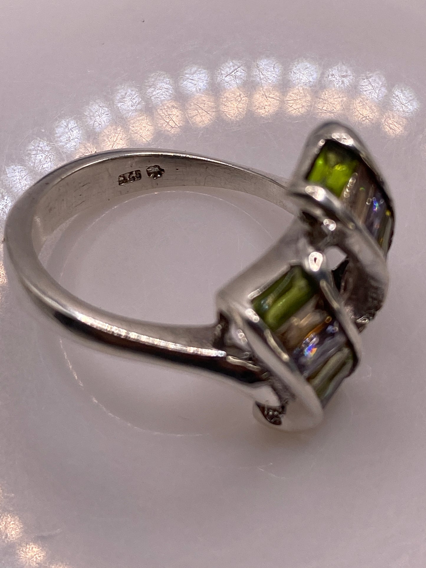 Anillo de Plata Solitario con Circonias Multicolor — Diseño Moderno — foto 5