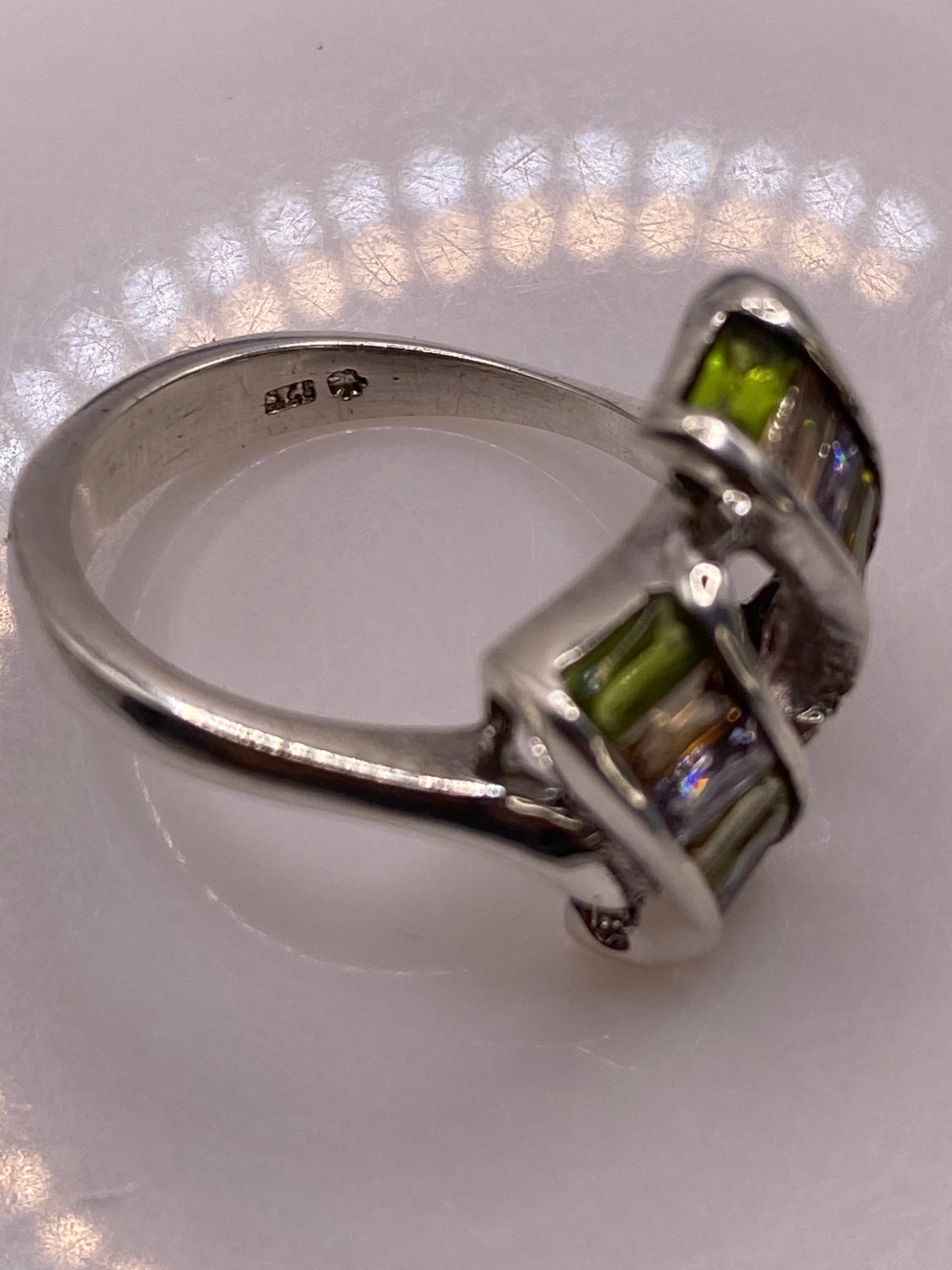 Anillo de Plata Solitario con Circonias Multicolor — Diseño Moderno — foto 5