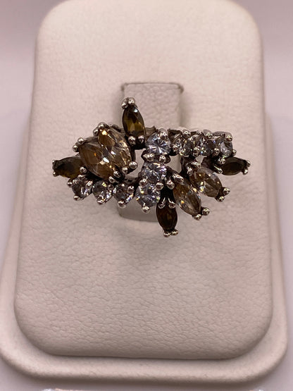 Anillo de coctel vintage en plata con racimo de circonias ahumadas y blancas engastadas a mano