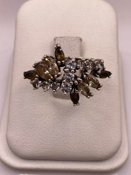 Anillo de coctel vintage en plata con racimo de circonias ahumadas y blancas engastadas a mano