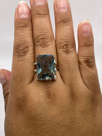 Anillo con sello .925 MEXICO visible en la banda, foto de backstamp