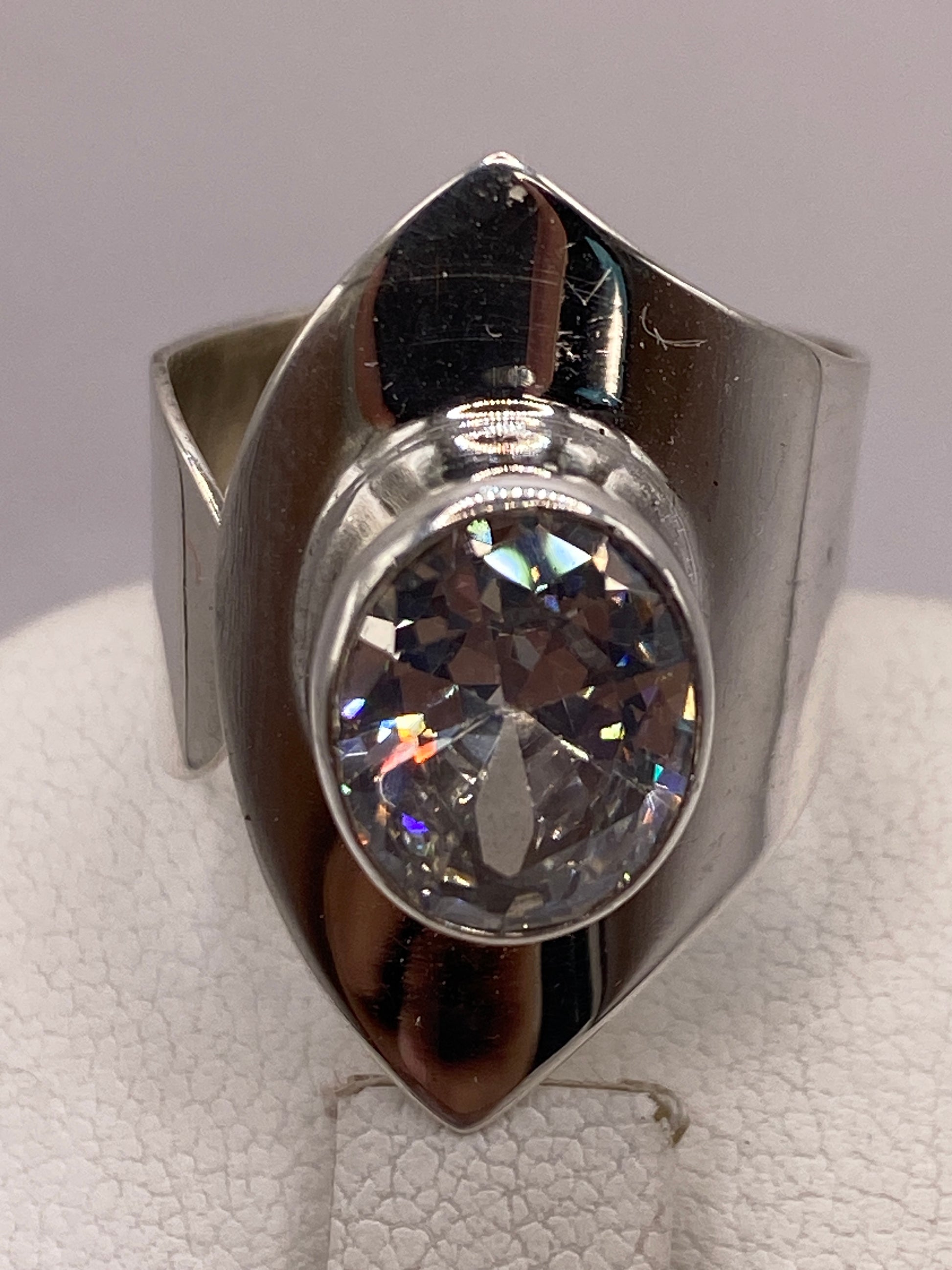Detalle del anillo sobre fondo blanco con sello 925 MEXICO visible