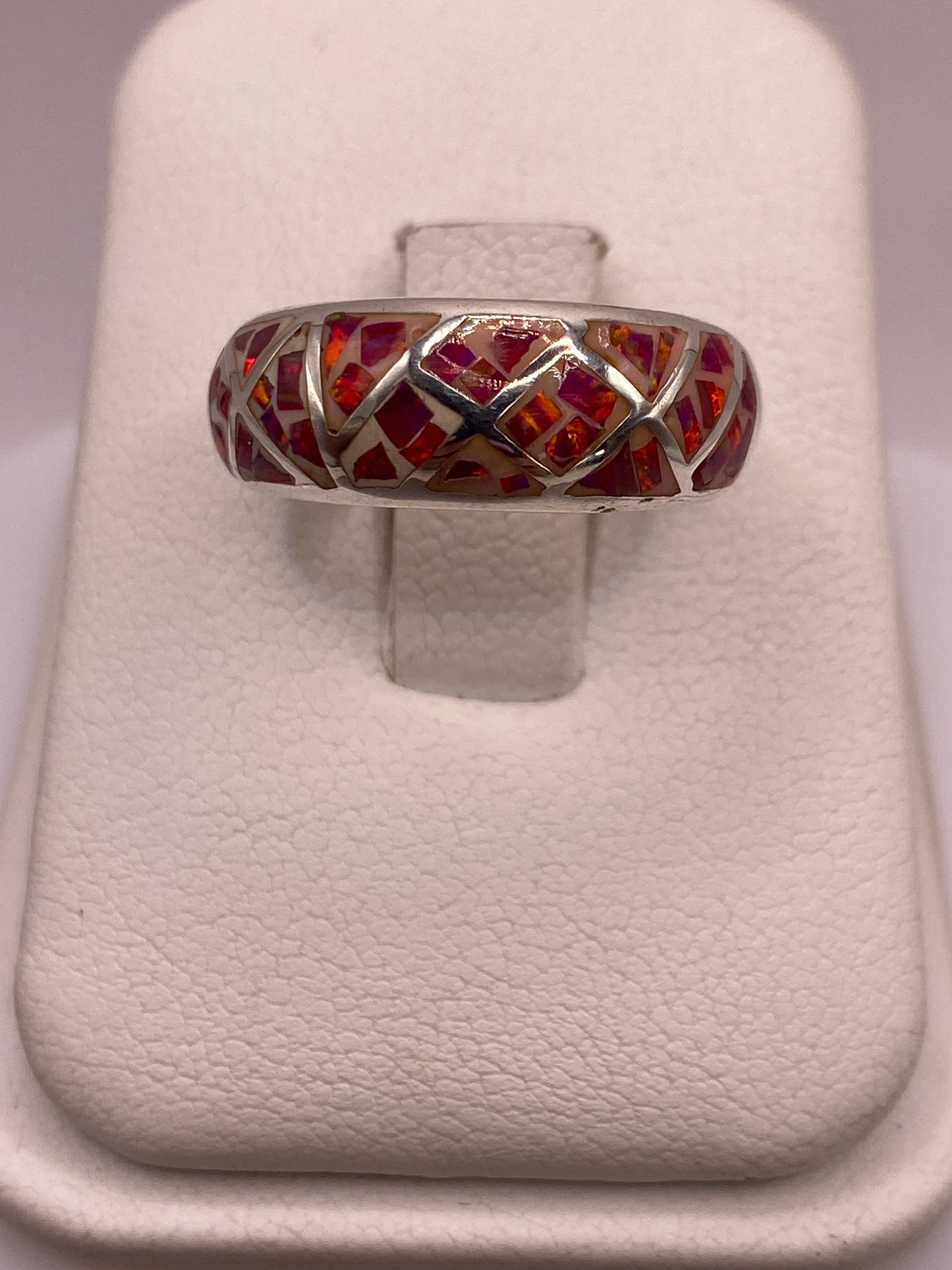 Anillo de plata .950 con ópalo de fuego multicolor que brilla en rojo, naranja y dorado