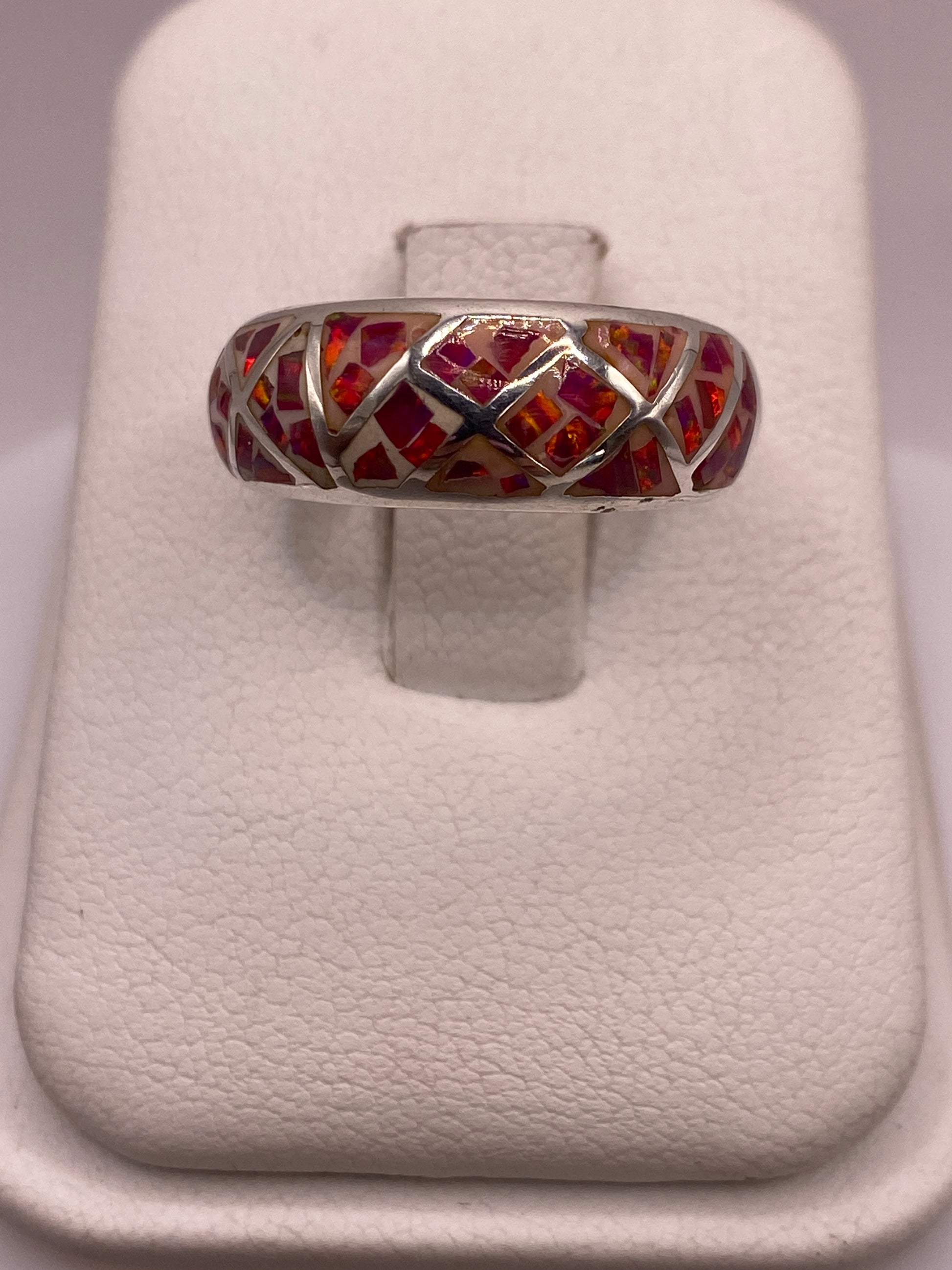 Anillo de plata .950 con ópalo de fuego multicolor que brilla en rojo, naranja y dorado