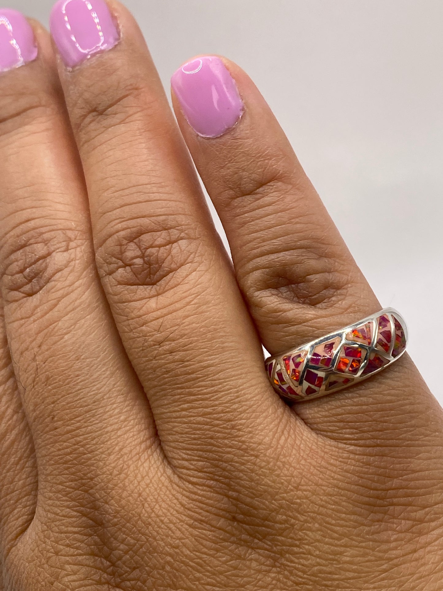 Sello .950 y marca de autenticidad en la banda interna del anillo