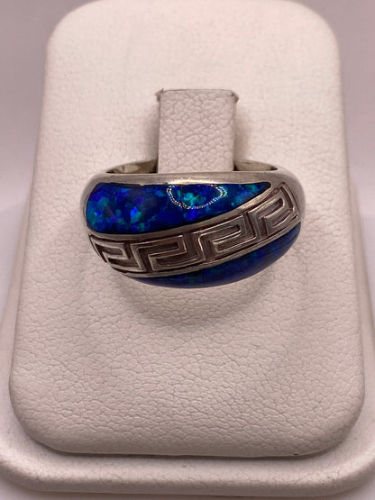 Anillo de plata .950 con ópalo de fuego azul y motivos étnicos geométricos, vista frontal