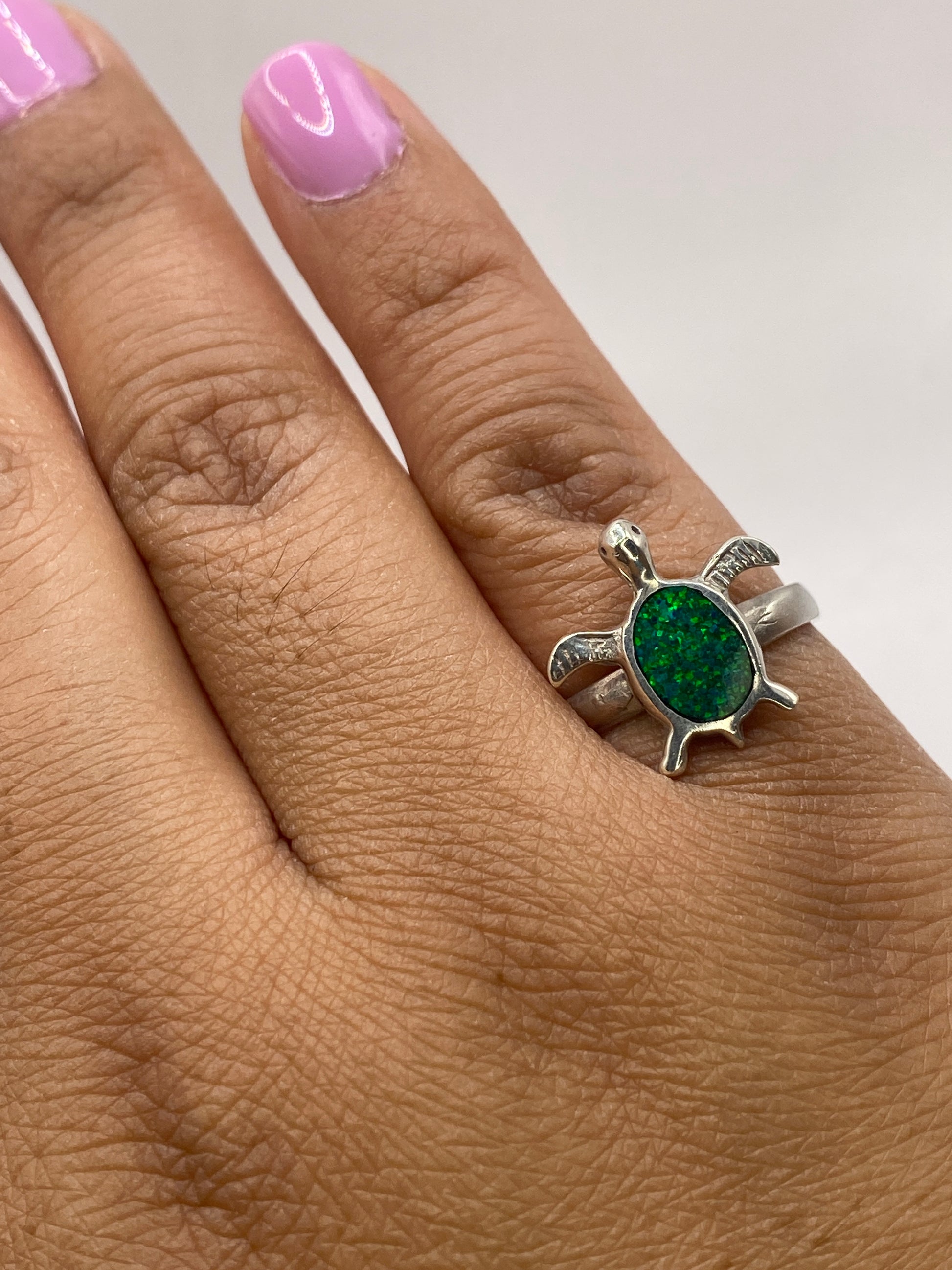 Sello hallmark 950 y peso de 3.2 gramos en el anillo de tortuga
